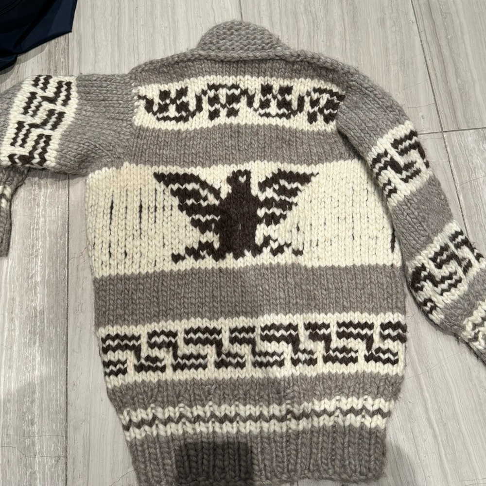 Cowichan Geniune Indian knit sweater